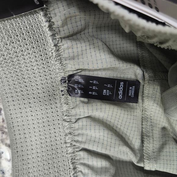 ❤️NWT❤️ Adidas Men's Silver Shorts - Picture 13 of 14